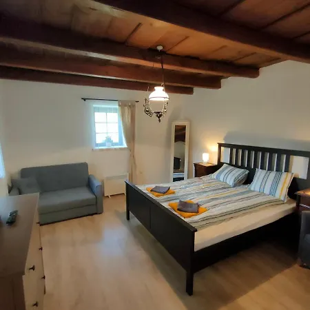 Harom Dio Vendeghaz شقة Nyim