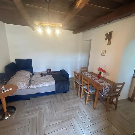 Harom Dio Vendeghaz *